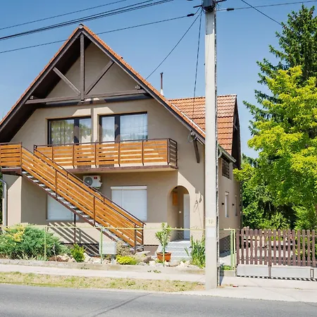 By Interhome * バラトンレッレ