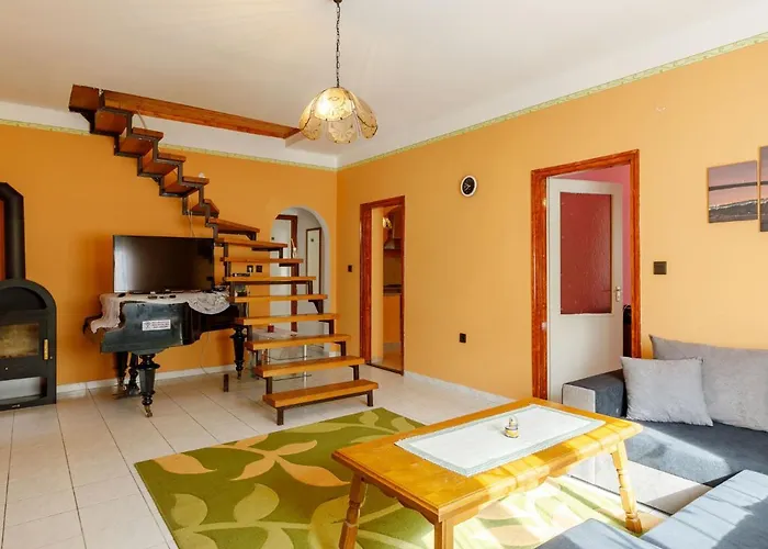 By Interhome バラトンレッレ