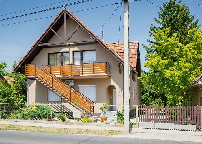 By Interhome * バラトンレッレ